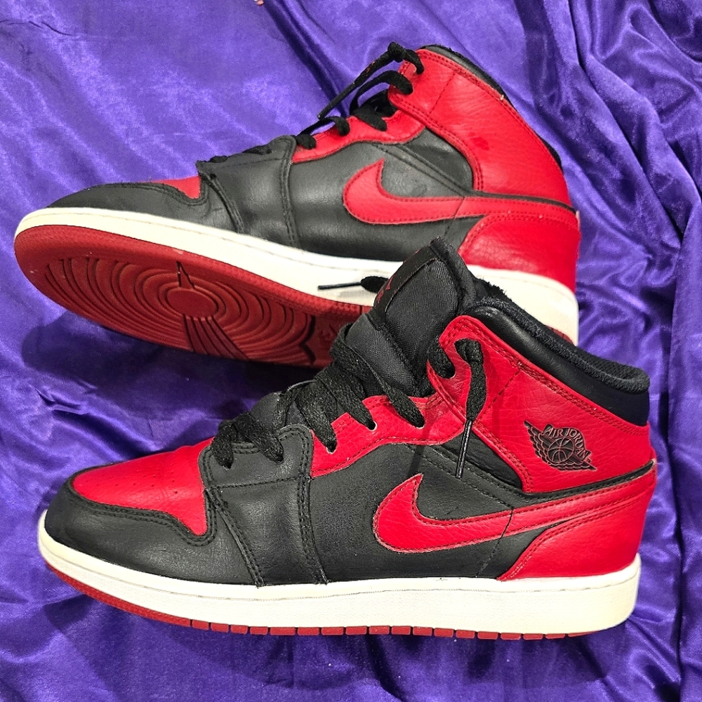 Air Jordan 1 "BRED" Mid